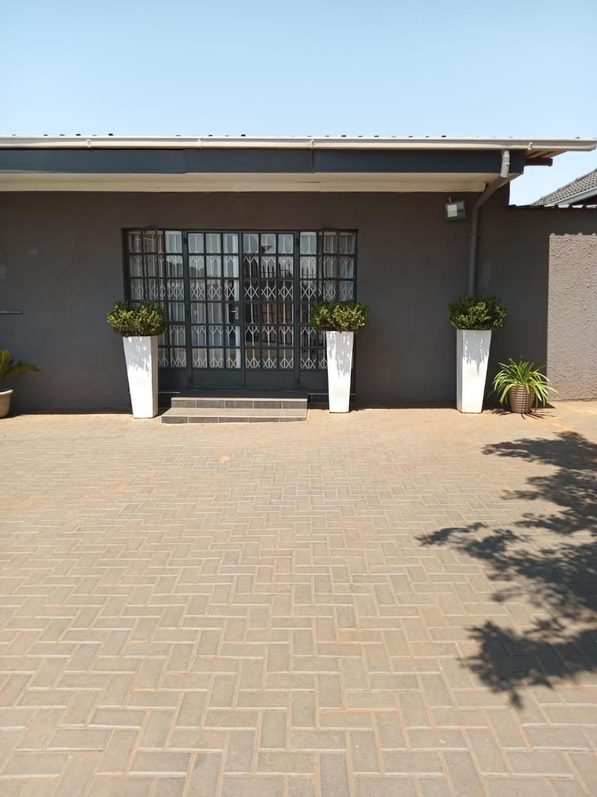 African Kingdom Guest House Boksburg Exteriör bild