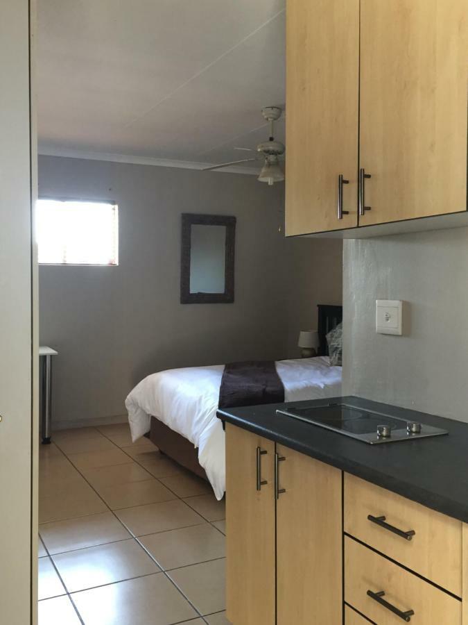 African Kingdom Guest House Boksburg Exteriör bild